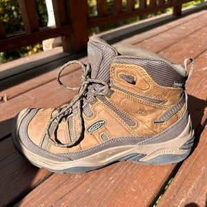 KEEN Men's Circadia Waterproof Hiking Boots. Brand new worn once!
